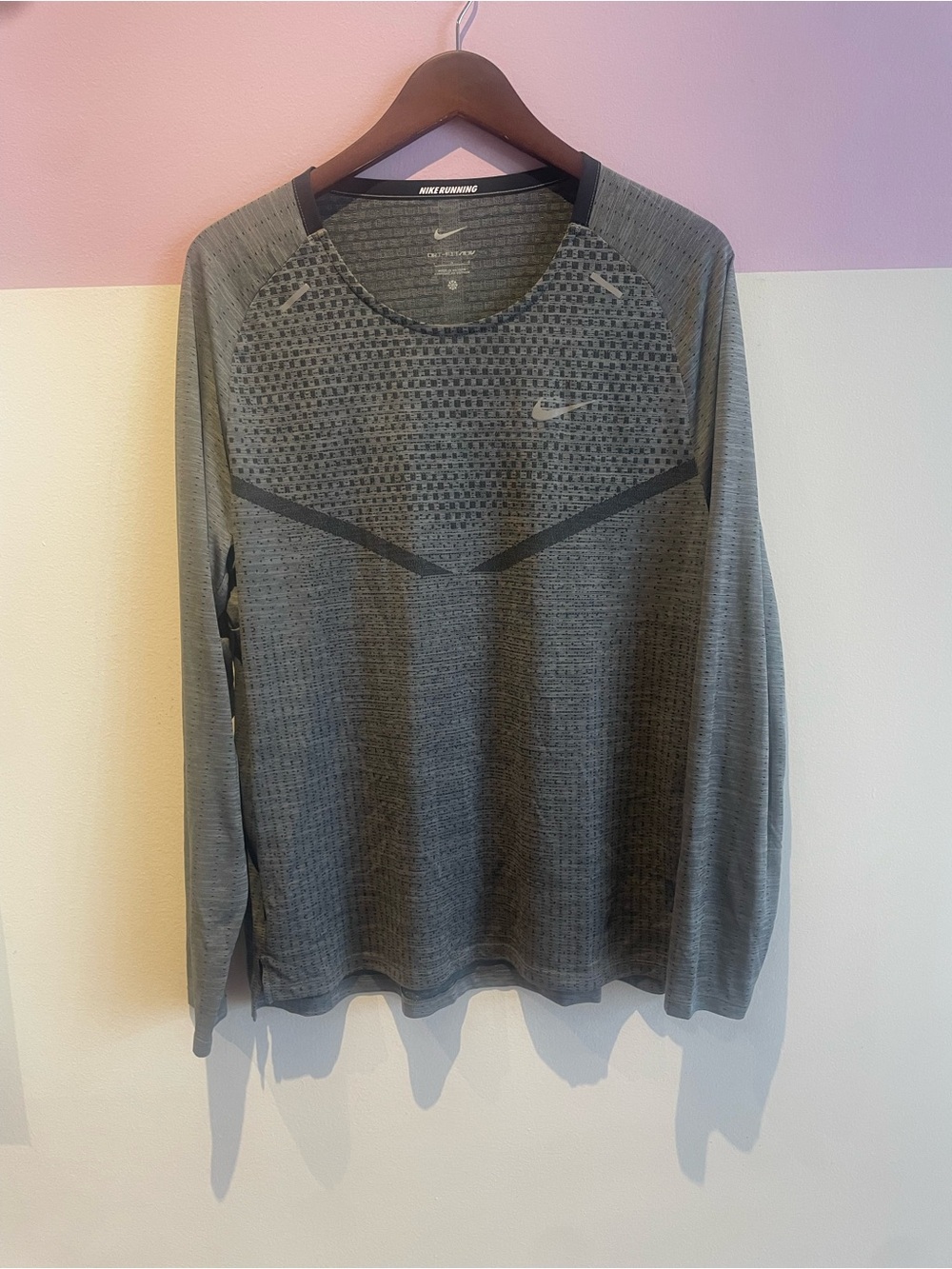 Nike Men’s Long Sleeve Grey Athletic Top